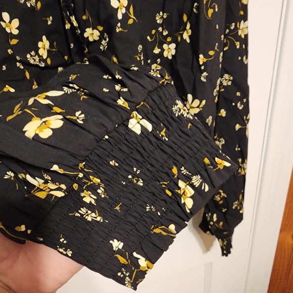 Lost + Wander Champagne Daisy Faux Wrap Top 3X - Picture 5 of 7